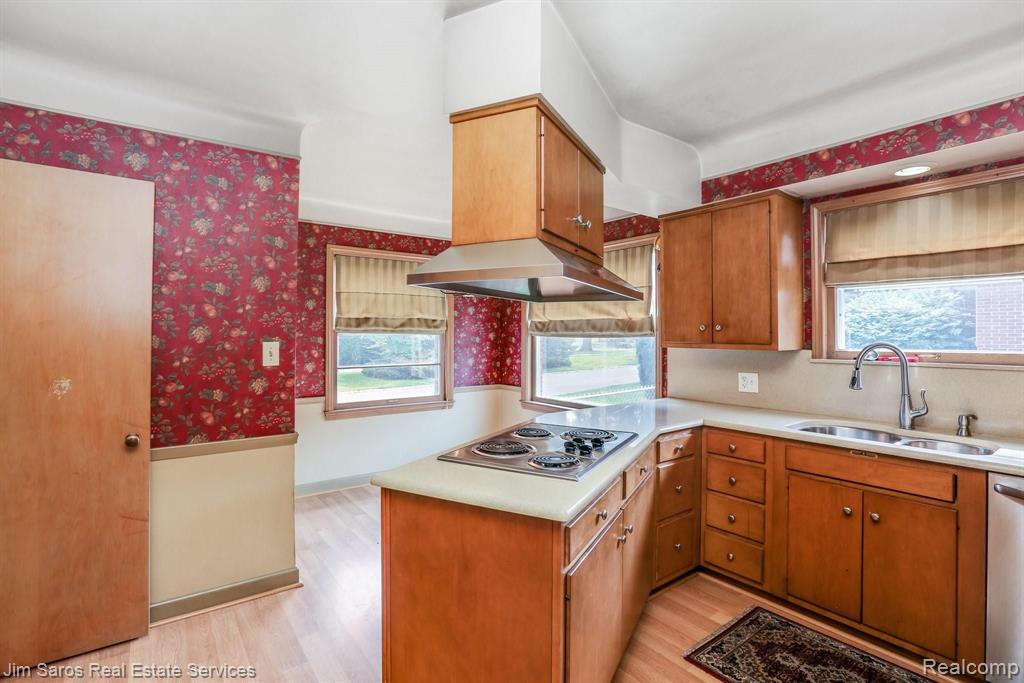1081 Torrey Road Grosse Pointe Woods, MI 48236 - Photo 8 of 22