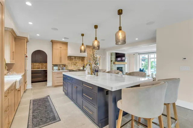 $2,999,999 | 52 Concourse East, Brightwaters, NY 11718