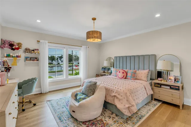 $2,999,999 | 52 Concourse East, Brightwaters, NY 11718