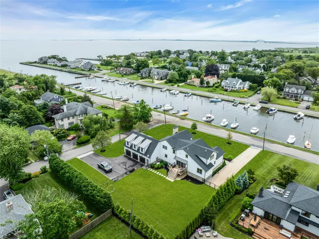 $2,999,999 | 52 Concourse East, Brightwaters, NY 11718