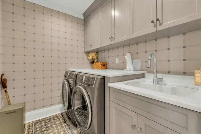 $2,999,999 | 52 Concourse East, Brightwaters, NY 11718