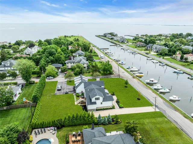 $2,999,999 | 52 Concourse East, Brightwaters, NY 11718