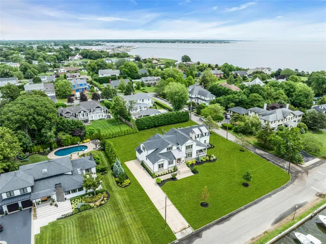 $2,999,999 | 52 Concourse East, Brightwaters, NY 11718