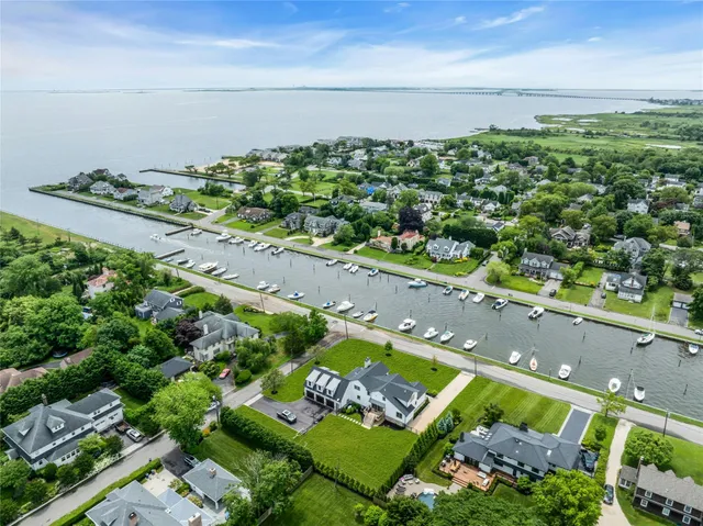 $2,999,999 | 52 Concourse East, Brightwaters, NY 11718