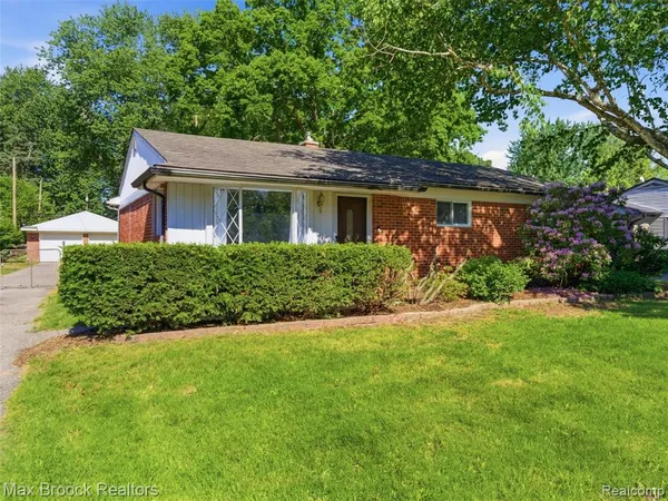 $275,000 | 47375 Harry Street, Utica, MI 48317