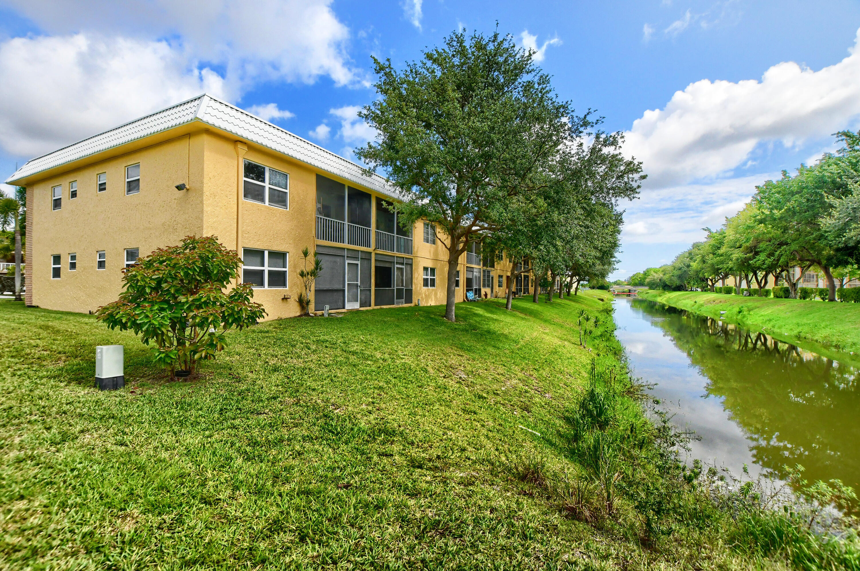 9826 Marina Boulevard, Unit 1027 Boca Raton, FL 33428 - Photo 19 of 25 a front view of a house with garden