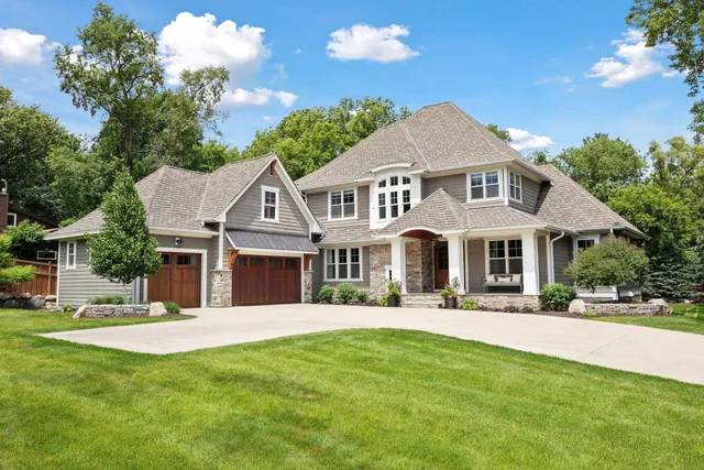 $2,495,000 | 2890 Ella Lane, Minnetonka, MN 55305
