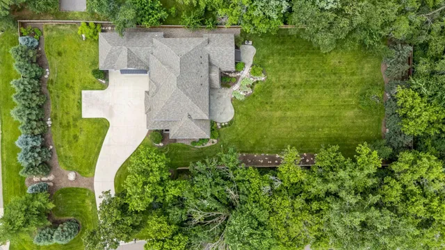 $2,495,000 | 2890 Ella Lane, Minnetonka, MN 55305
