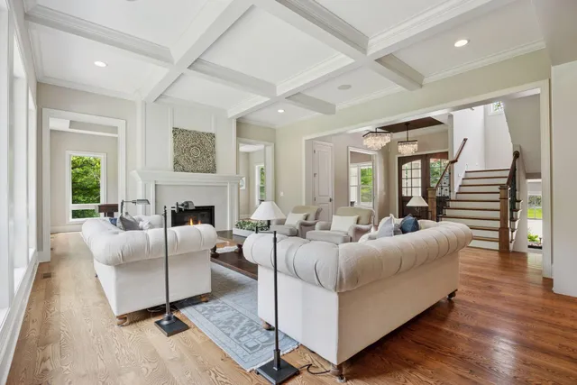 $2,495,000 | 2890 Ella Lane, Minnetonka, MN 55305