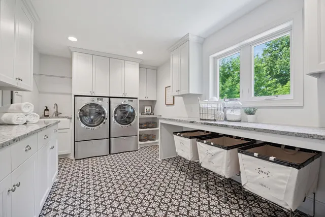 $2,495,000 | 2890 Ella Lane, Minnetonka, MN 55305