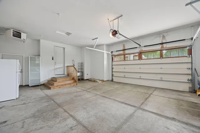 $2,495,000 | 2890 Ella Lane, Minnetonka, MN 55305