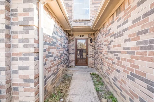 $1,950 | 8405 O Hara Lane, Fort Worth, TX 76123