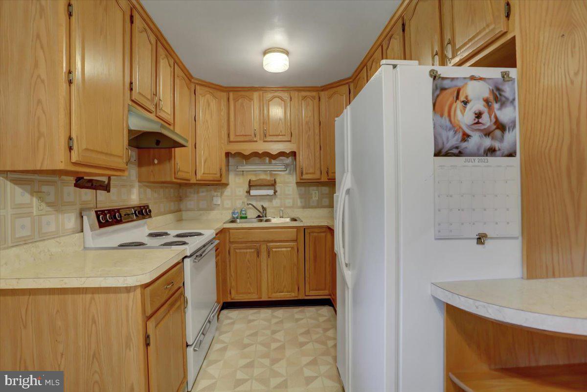 907 Cherokee Trail Frederick, MD 21701 - Photo 11 of 34 a kitchen with stainless steel appliances granite countertop a refrigerator a stove top oven a sink and dishwasher