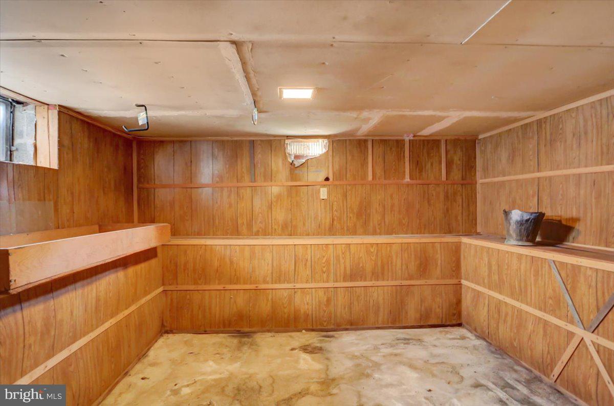 907 Cherokee Trail Frederick, MD 21701 - Photo 25 of 34 a bathroom with a shower