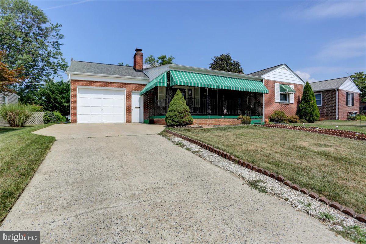 907 Cherokee Trail Frederick, MD 21701 - Photo 3 of 34 a front view of a house with a yard