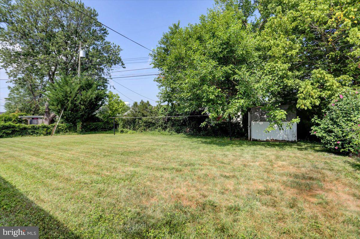 907 Cherokee Trail Frederick, MD 21701 - Photo 34 of 34 a backyard of a house with lots of green space