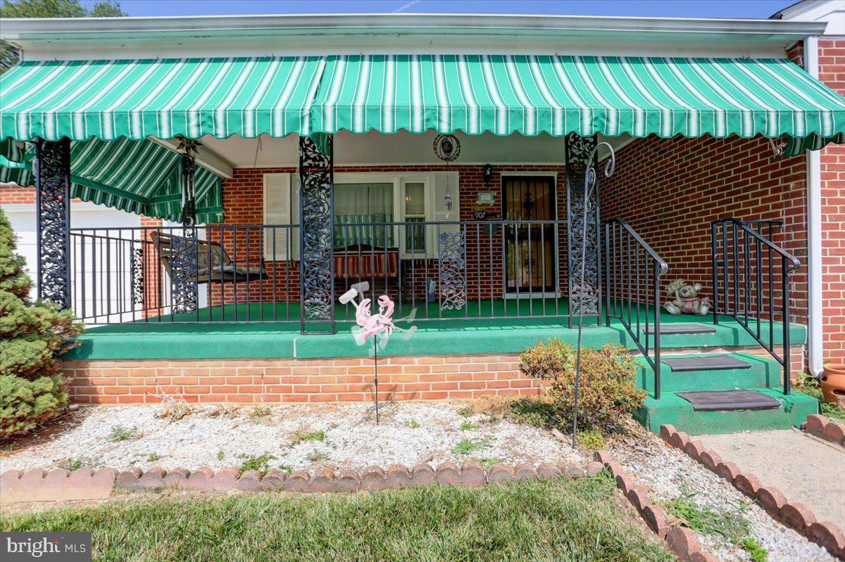 907 Cherokee Trail Frederick, MD 21701 - Photo 4 of 34 a front view of a house with a garden and fence