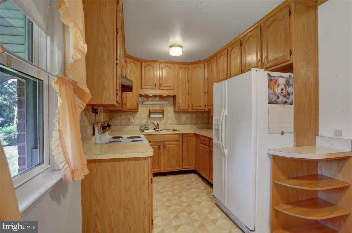 907 Cherokee Trail Frederick, MD 21701 - Photo 10 of 34 a kitchen with a sink a refrigerator and cabinets