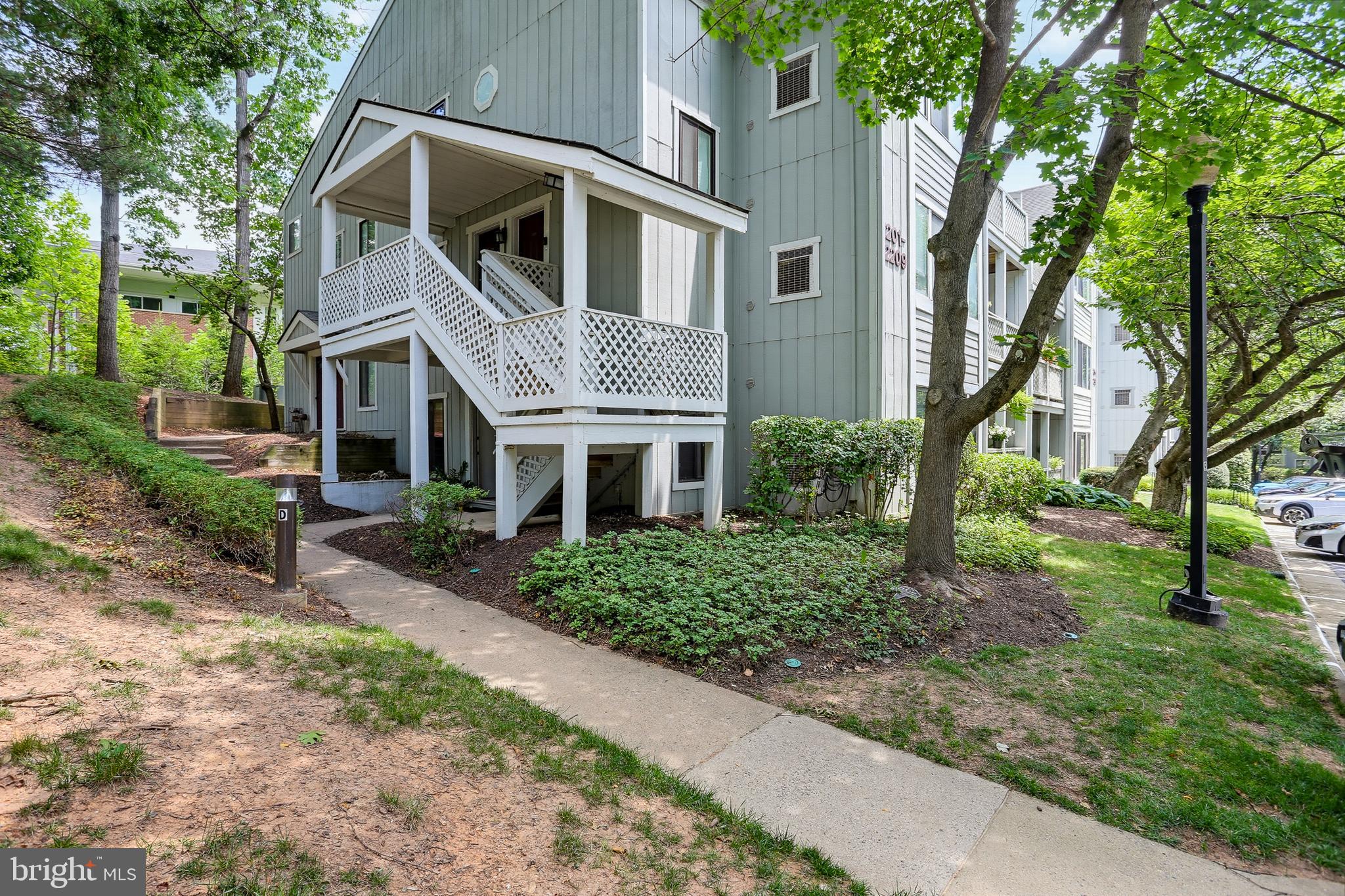 2205 Hunter's Run Drive Reston, VA 20191 - Photo 4 of 46
