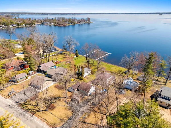 $375,000 | N5996 Lake Drive, Shawano, WI 54166