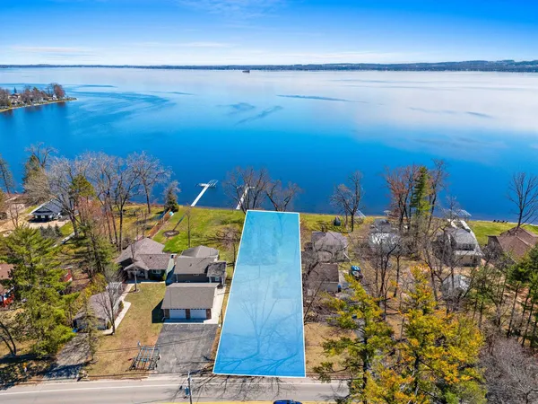 $375,000 | N5996 Lake Drive, Shawano, WI 54166