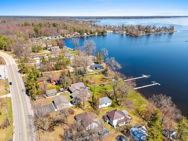 $375,000 | N5996 Lake Drive, Shawano, WI 54166