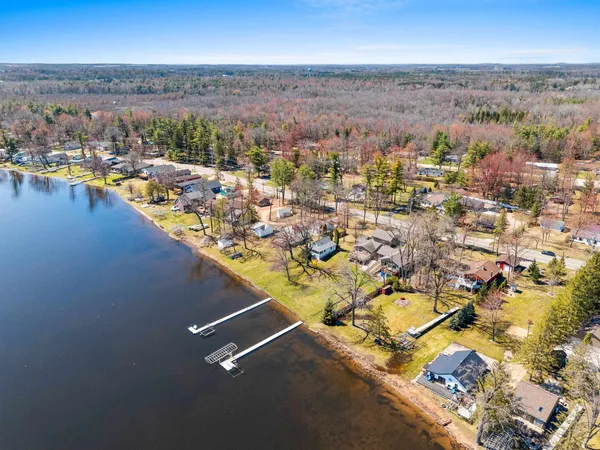 $375,000 | N5996 Lake Drive, Shawano, WI 54166