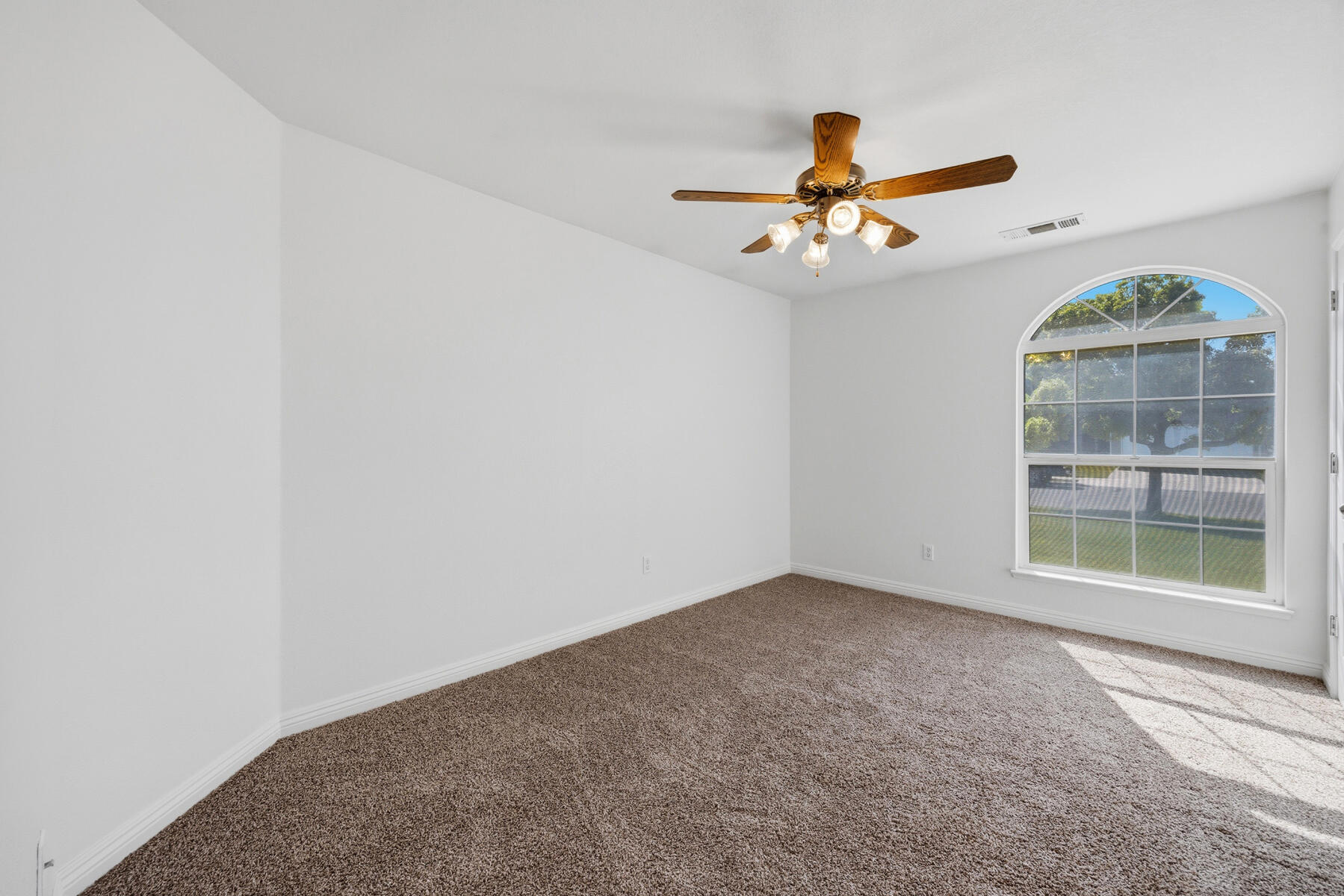 1752 Modoc Avenue Tulare, CA 93274 - Photo 22 of 45 22 - Bedroom #1 (1)