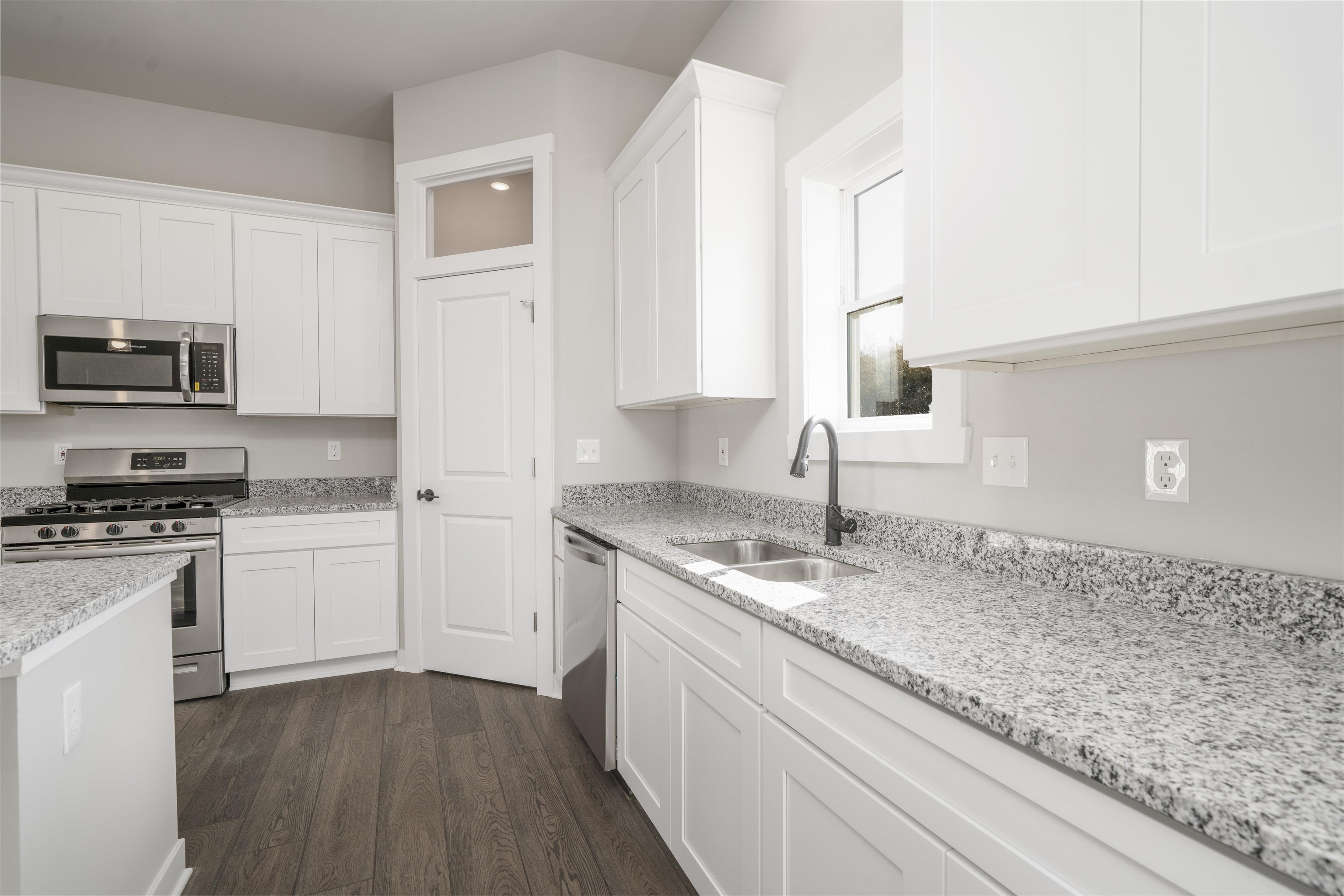 9639 Lismore Road Roscoe, IL 61073 - Photo 6 of 20 Gallery Image 6