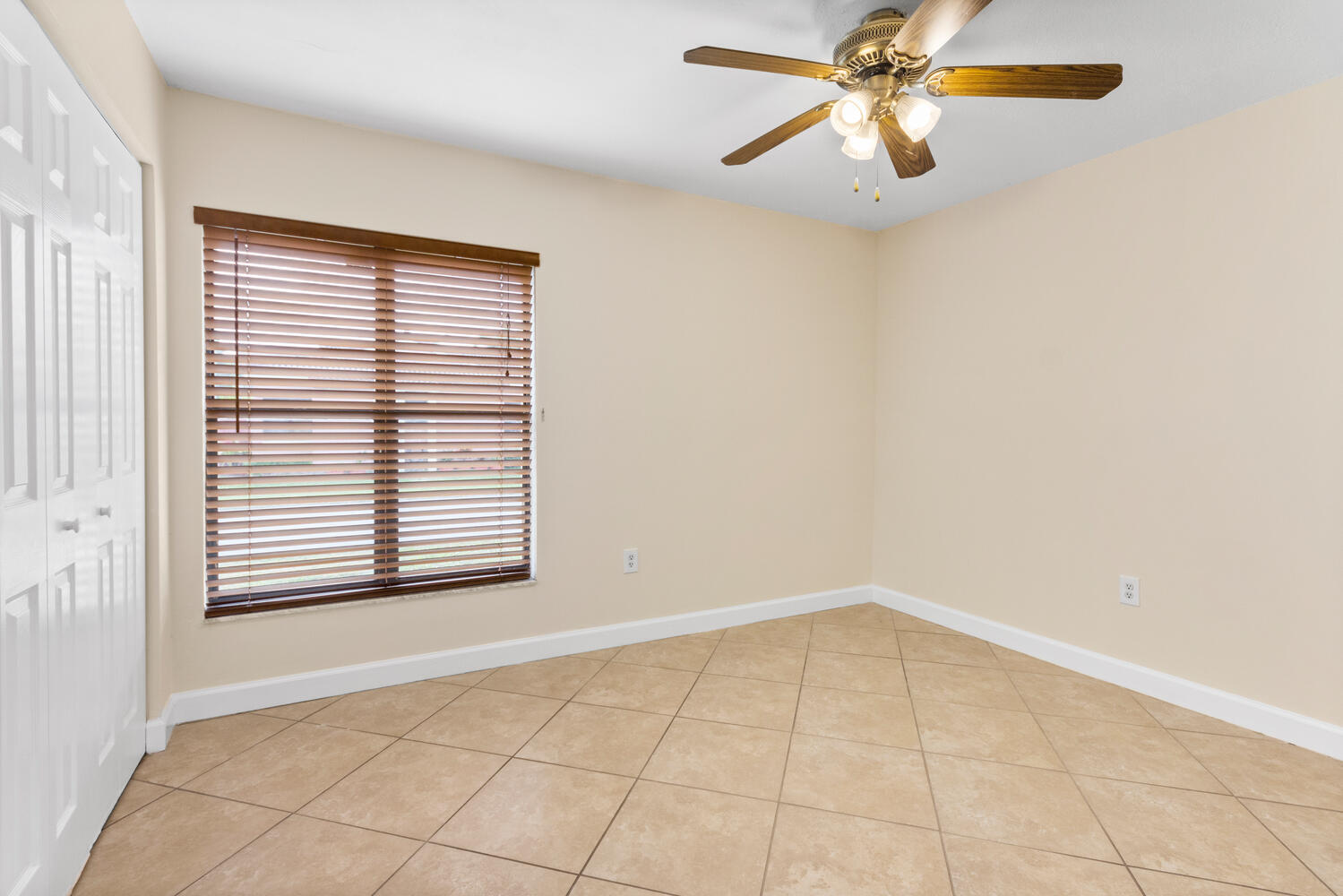 8871 Southwest 6th Street Miami, FL 33174 - Photo 7 of 9 8871 SW 6th St-large-019-018-Living Room