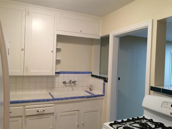 $1,750 | 2912 West Clarendon Drive, Dallas, TX 75211