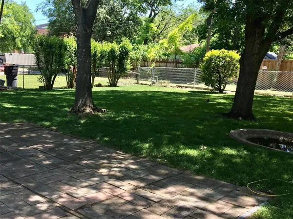 $1,750 | 2912 West Clarendon Drive, Dallas, TX 75211