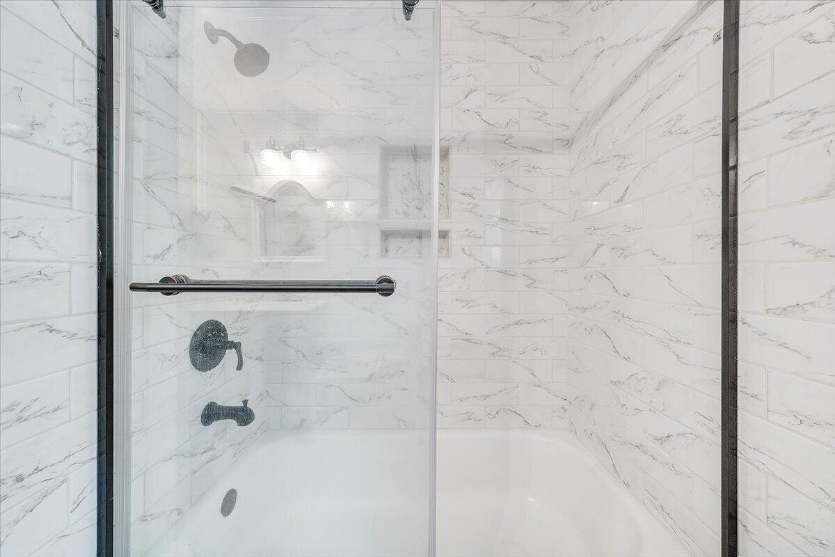 856 Ridge Mountain Drive Boones Mill, VA 24065 - Photo 40 of 66 a bathroom with a bathtub