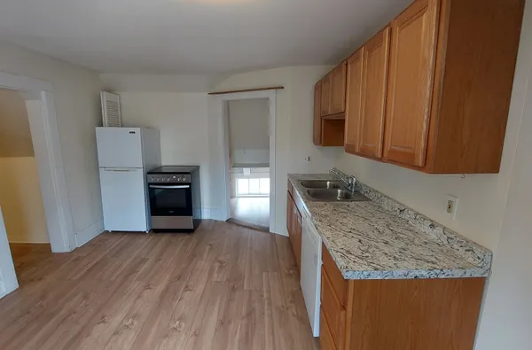 $1,400 | 32 South Main Street, Unit 7, Chester, VT 05143