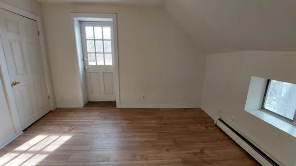 $1,400 | 32 South Main Street, Unit 7, Chester, VT 05143