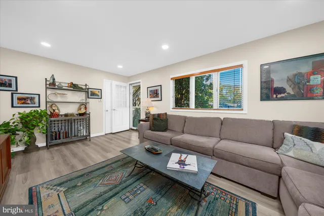 $440,000 | 6 Lantern Lane, Lansdale, PA 19446