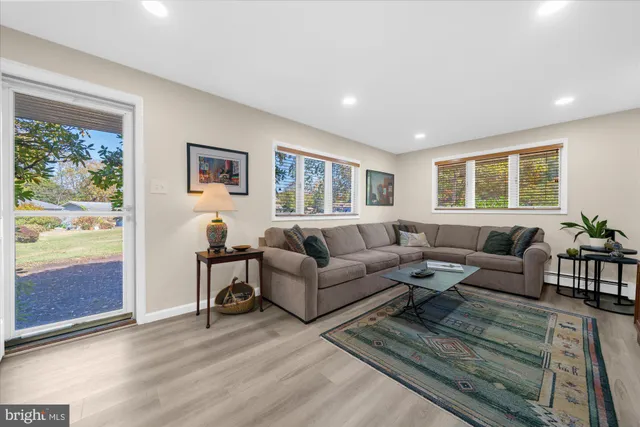 $440,000 | 6 Lantern Lane, Lansdale, PA 19446