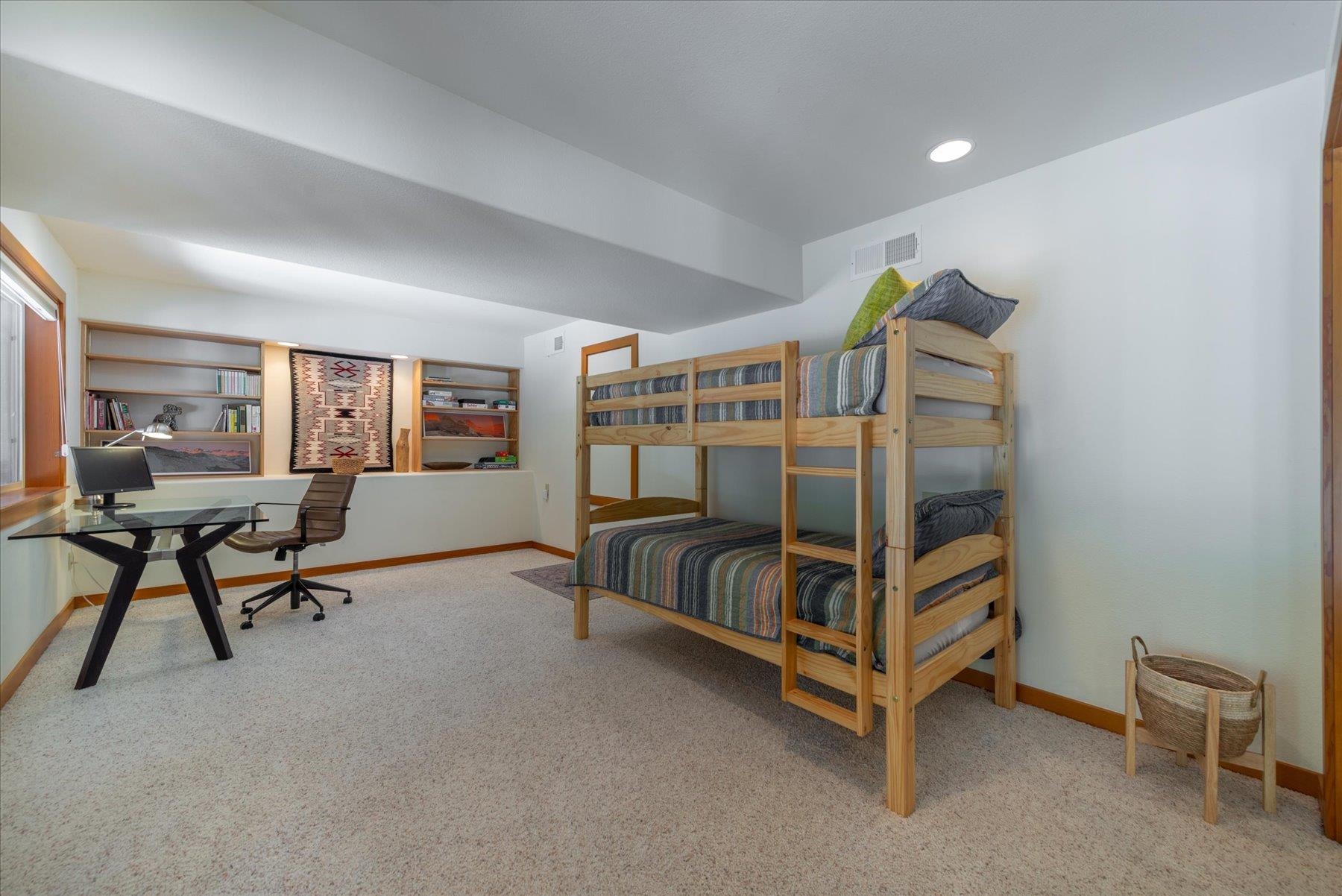 15284 Wolfgang Road Truckee, CA 96161 - Photo 26 of 28