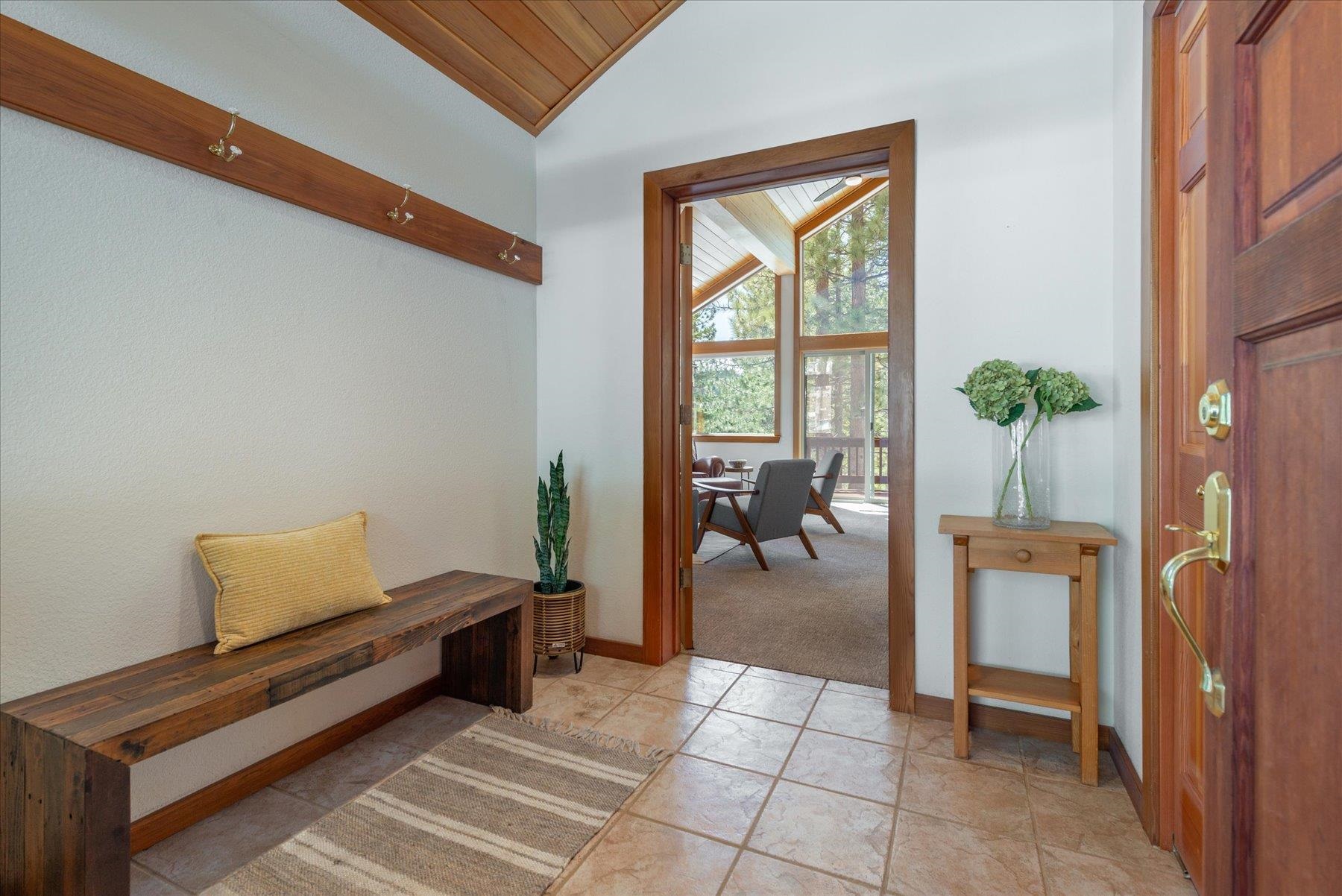 15284 Wolfgang Road Truckee, CA 96161 - Photo 5 of 28