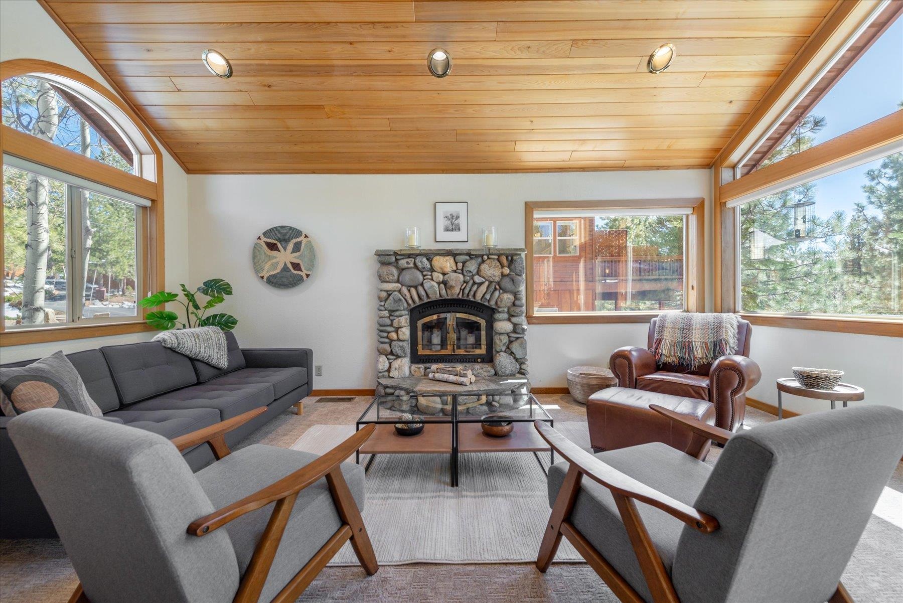 15284 Wolfgang Road Truckee, CA 96161 - Photo 7 of 28
