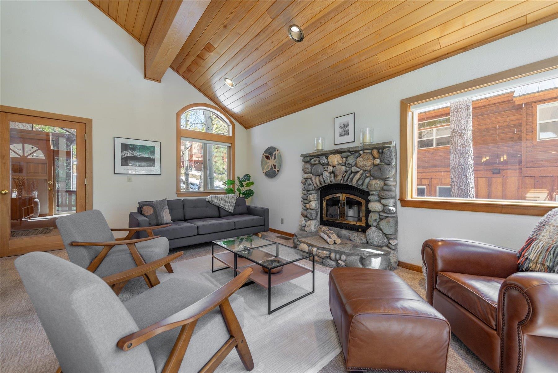 15284 Wolfgang Road Truckee, CA 96161 - Photo 8 of 28