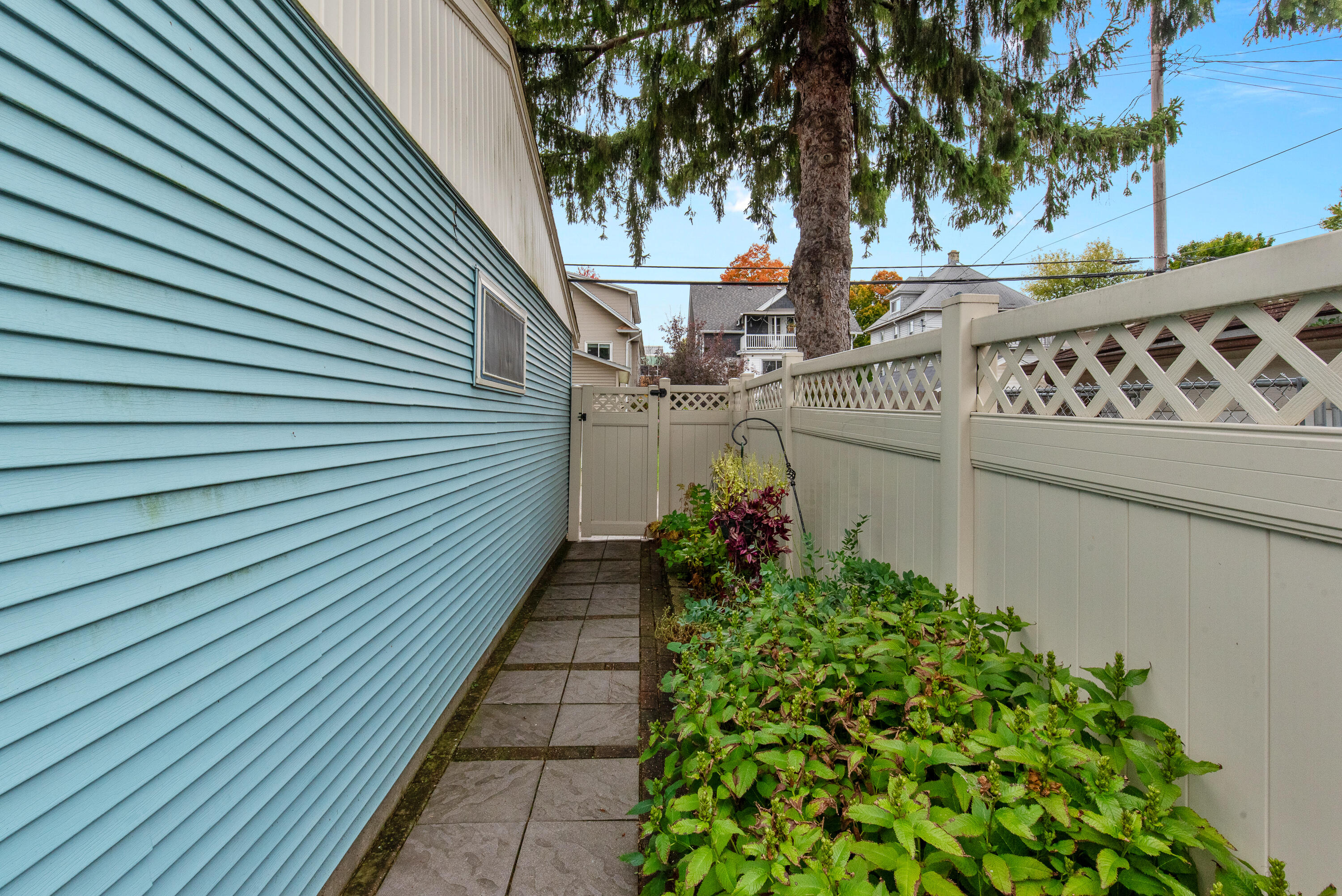 230 North 7th Avenue West Bend, WI 53095 - Photo 8 of 86 230 North 7th St-11