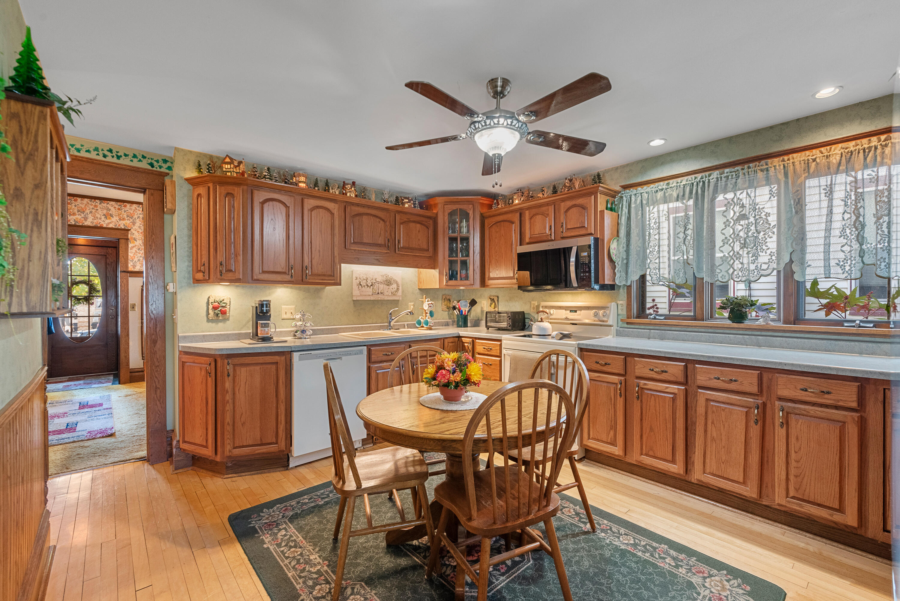 230 North 7th Avenue West Bend, WI 53095 - Photo 38 of 86 230 North 7th St interior-20