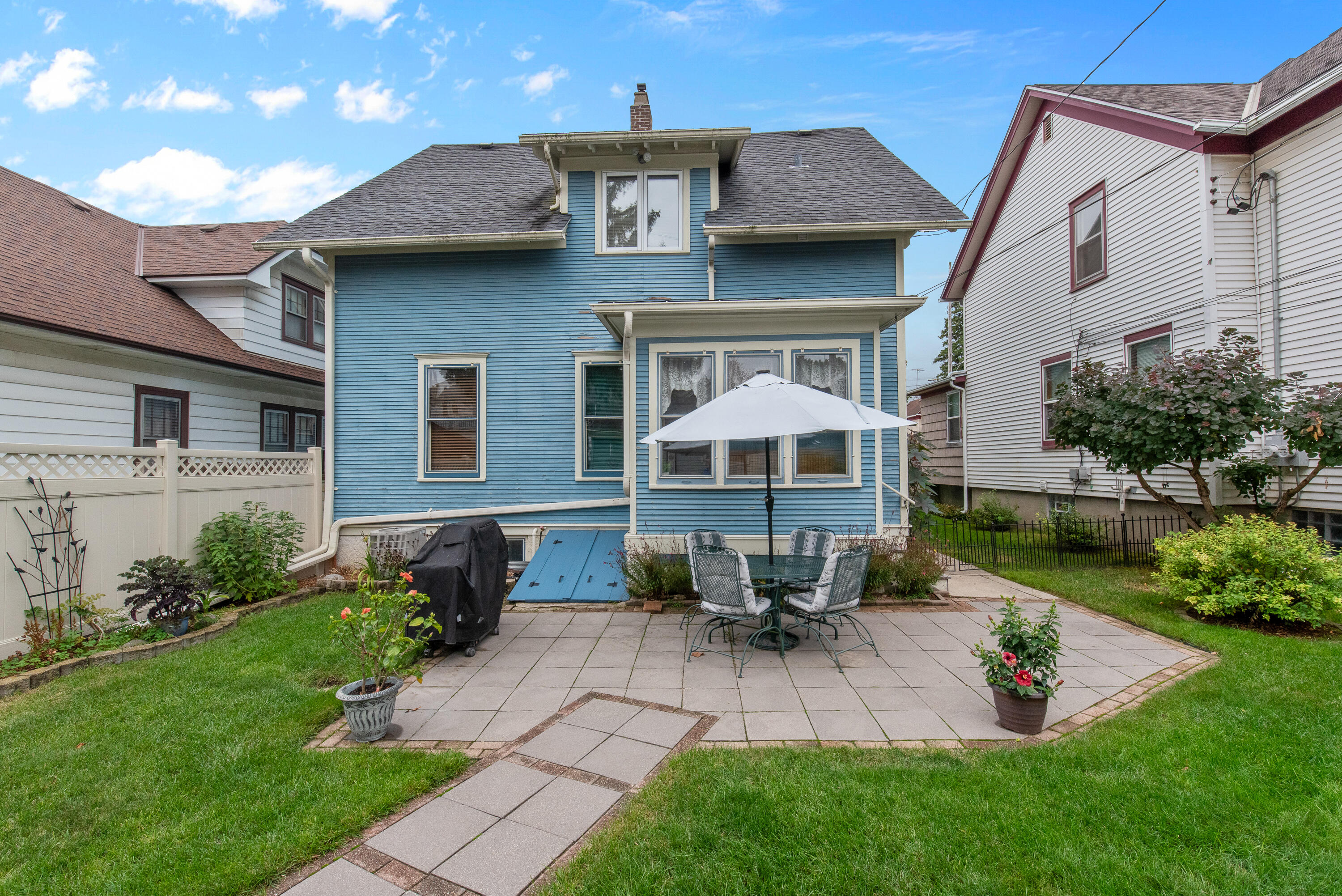 230 North 7th Avenue West Bend, WI 53095 - Photo 4 of 86 230 North 7th St-8