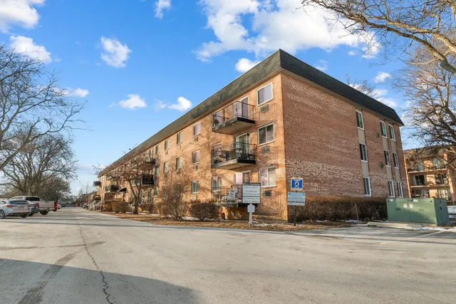 $189,900 | 1001 North Mill Street, Unit 302, Naperville, IL 60563