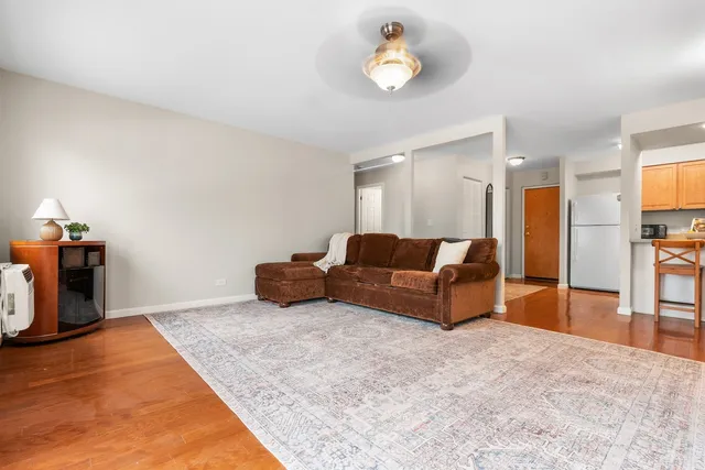 $189,900 | 1001 North Mill Street, Unit 302, Naperville, IL 60563