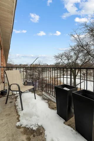 $189,900 | 1001 North Mill Street, Unit 302, Naperville, IL 60563