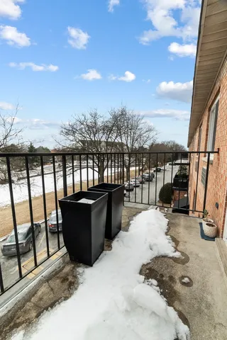 $189,900 | 1001 North Mill Street, Unit 302, Naperville, IL 60563