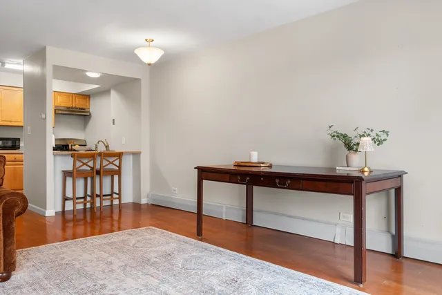 $189,900 | 1001 North Mill Street, Unit 302, Naperville, IL 60563