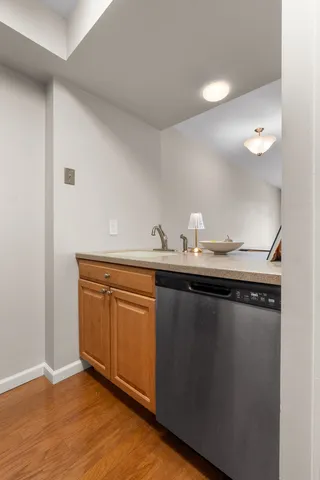 $189,900 | 1001 North Mill Street, Unit 302, Naperville, IL 60563